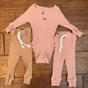 Little One’s Shop Ribbed bodysuit w/pants